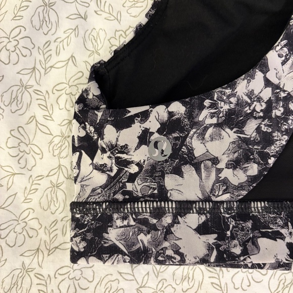 Lululemon Invigorate Bra Mash Up White/Black - Picture 3 of 3